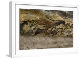 La grotte de Lascaux (Dordogne) ; la salle des taureaux (fac-similé).-null-Framed Giclee Print