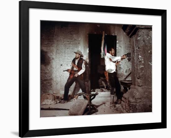 La Horde Sauvage THE WILD BUNCH by Sam Peckinpah with Ben Johnson and Warren Oates, 1969 (photo)-null-Framed Photo