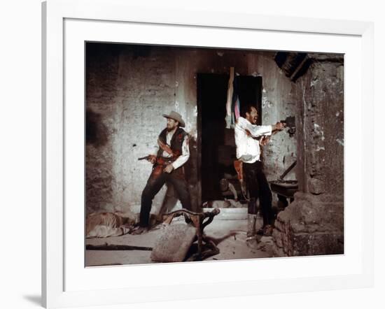 La Horde Sauvage THE WILD BUNCH by Sam Peckinpah with Ben Johnson and Warren Oates, 1969 (photo)-null-Framed Photo