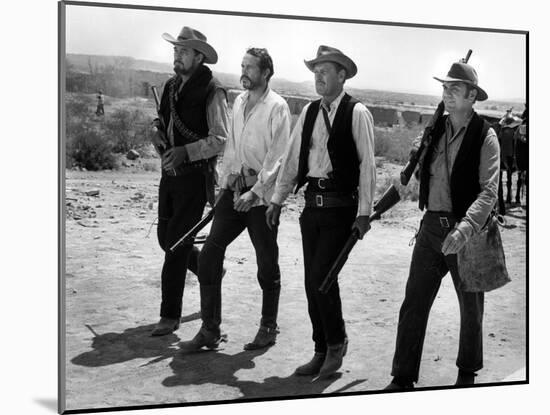 La Horde Sauvage THE WILD BUNCH by Sam Peckinpah with Ben Johnson, Warren Oates, William Holden and-null-Mounted Photo