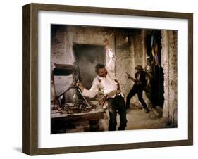 La Horde Sauvage THE WILD BUNCH by Sam Peckinpah with Warren Oates and Ben Johnson, 1969 (photo)-null-Framed Photo