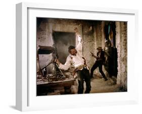 La Horde Sauvage THE WILD BUNCH by Sam Peckinpah with Warren Oates and Ben Johnson, 1969 (photo)-null-Framed Photo