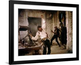 La Horde Sauvage THE WILD BUNCH by Sam Peckinpah with Warren Oates and Ben Johnson, 1969 (photo)-null-Framed Photo