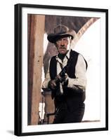 La Horde Sauvage THE WILD BUNCH by Sam Peckinpah with William Holden, 1969 (photo)-null-Framed Photo