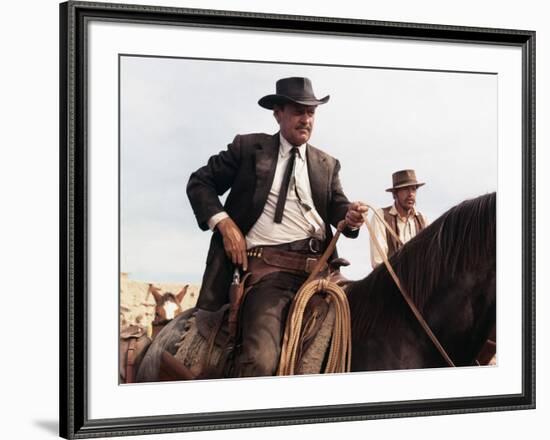 La Horde Sauvage THE WILD BUNCH by Sam Peckinpah with William Holdenn, 1969 (photo)-null-Framed Photo