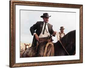 La Horde Sauvage THE WILD BUNCH by Sam Peckinpah with William Holdenn, 1969 (photo)-null-Framed Photo