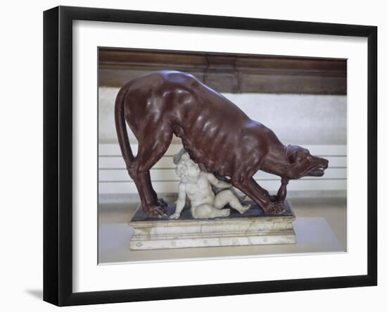 La Louve de Rome allaitant Rémus et Romulus ; d'après l'Antique (pastiche)-null-Framed Giclee Print