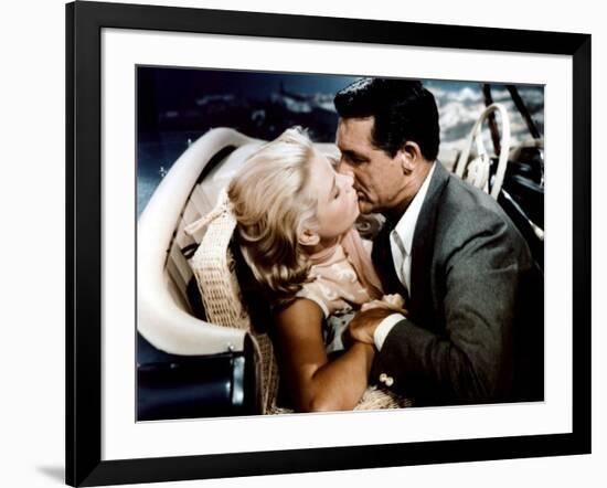 La Main au Collet TO CATCH A THIEF by AlfredHitchcock with Cary Grant and Grace Kelly, 1955 (photo)-null-Framed Photo