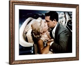 La Main au Collet TO CATCH A THIEF by AlfredHitchcock with Cary Grant and Grace Kelly, 1955 (photo)-null-Framed Photo