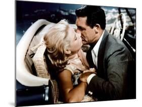La Main au Collet TO CATCH A THIEF by AlfredHitchcock with Cary Grant and Grace Kelly, 1955 (photo)-null-Mounted Photo