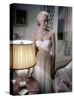 La Main au Collet TO CATCH A THIEF by AlfredHitchcock with Grace Kelly, 1955 (photo)-null-Stretched Canvas