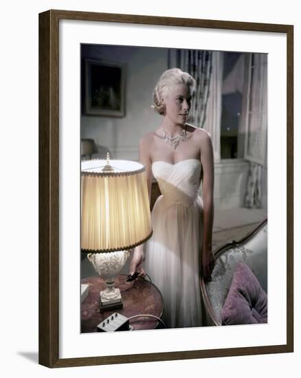 La Main au Collet TO CATCH A THIEF by AlfredHitchcock with Grace Kelly, 1955 (photo)-null-Framed Photo