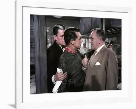 La Main au Collet TO CATCH A THIEF by AlfredHitchcock with Jean Martinelli, Cary Grant etCharles Va-null-Framed Photo