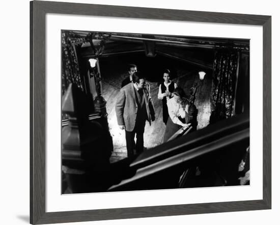 La Maison du Diable THE HAUNTING by RobertWise with Richad Johnson, Russ Tamblyn, Claire Bloom and -null-Framed Photo