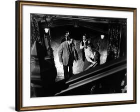 La Maison du Diable THE HAUNTING by RobertWise with Richad Johnson, Russ Tamblyn, Claire Bloom and -null-Framed Photo