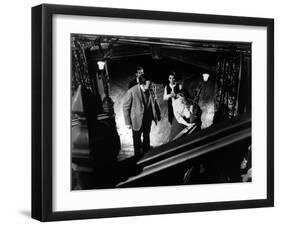 La Maison du Diable THE HAUNTING by RobertWise with Richad Johnson, Russ Tamblyn, Claire Bloom and -null-Framed Photo