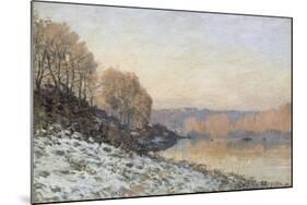 La neige à Port-Marly, gelée blanche (1872)-Alfred Sisley-Mounted Giclee Print