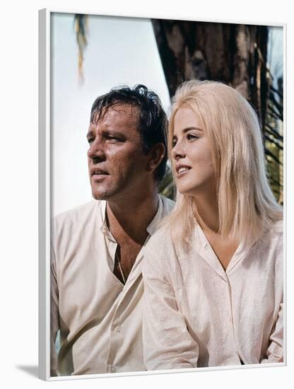 La Nuit by l'iguane THE NIGHT OF THE IGUANA by John Huston with Richard Burton and Sue Lyon, 1964 (-null-Framed Photo