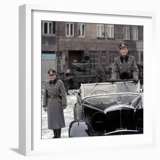 La nuit des generaux THE NIGHT OF THE GENERALS d'Anatole Litvak with Omar Sharif and Peter O'Toole,-null-Framed Photo