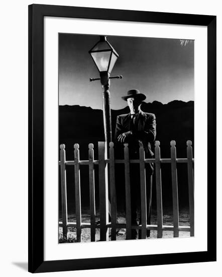 La nuit du chasseur The Night Of The Hunter by CharlesLaughton with Robert Mitchum, 1955 (b/w photo-null-Framed Photo