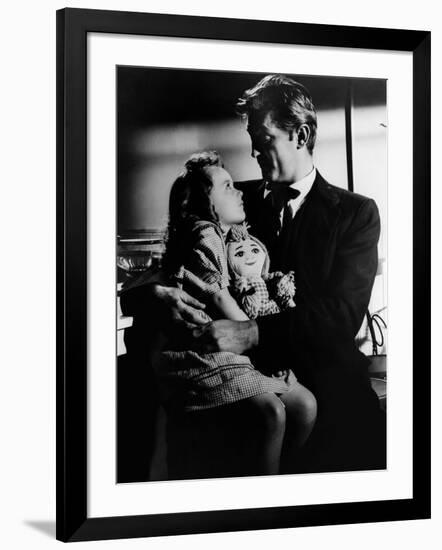 La nuit du Chasseur THE NIGHT OF THE HUNTER by CharlesLaughton with Sally Jane Bruce and Robert Mit-null-Framed Photo