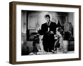 La nuit du Chasseur THE NIGHT OF THE HUNTER by CharlesLaughton with Sally Jane Bruce, Robert Mitchu-null-Framed Photo