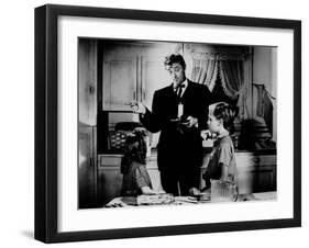 La nuit du Chasseur THE NIGHT OF THE HUNTER by CharlesLaughton with Sally Jane Bruce, Robert Mitchu-null-Framed Photo