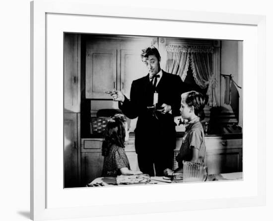 La nuit du Chasseur THE NIGHT OF THE HUNTER by CharlesLaughton with Sally Jane Bruce, Robert Mitchu-null-Framed Photo