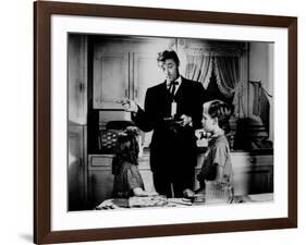 La nuit du Chasseur THE NIGHT OF THE HUNTER by CharlesLaughton with Sally Jane Bruce, Robert Mitchu-null-Framed Photo