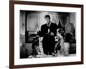 La nuit du Chasseur THE NIGHT OF THE HUNTER by CharlesLaughton with Sally Jane Bruce, Robert Mitchu-null-Framed Photo