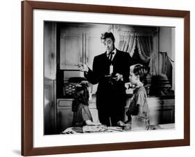 La nuit du Chasseur THE NIGHT OF THE HUNTER by CharlesLaughton with Sally Jane Bruce, Robert Mitchu-null-Framed Photo