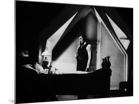 La nuit du Chasseur THE NIGHT OF THE HUNTER by CharlesLaughton with Shelley Winters, Robert Mitchum-null-Mounted Photo