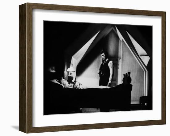 La nuit du Chasseur THE NIGHT OF THE HUNTER by CharlesLaughton with Shelley Winters, Robert Mitchum-null-Framed Photo