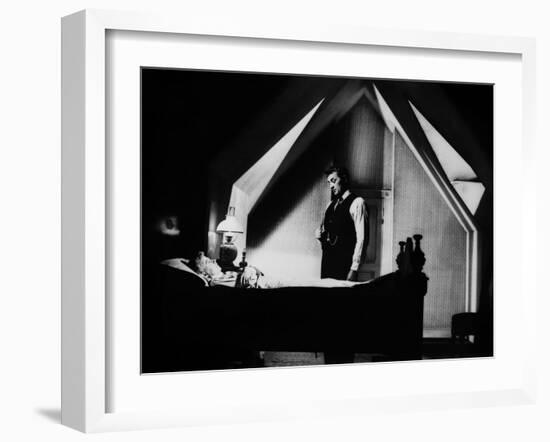 La nuit du Chasseur THE NIGHT OF THE HUNTER by CharlesLaughton with Shelley Winters, Robert Mitchum-null-Framed Photo