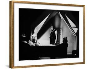La nuit du Chasseur THE NIGHT OF THE HUNTER by CharlesLaughton with Shelley Winters, Robert Mitchum-null-Framed Photo