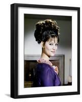 La Panthere Rose THE PINK PANTHER by BlakeEdwards with Claudia Cardinale, 1963 (photo)-null-Framed Photo