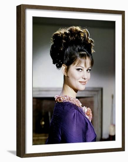 La Panthere Rose THE PINK PANTHER by BlakeEdwards with Claudia Cardinale, 1963 (photo)-null-Framed Photo