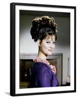 La Panthere Rose THE PINK PANTHER by BlakeEdwards with Claudia Cardinale, 1963 (photo)-null-Framed Photo