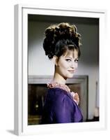 La Panthere Rose THE PINK PANTHER by BlakeEdwards with Claudia Cardinale, 1963 (photo)-null-Framed Photo