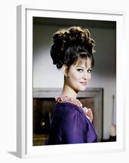 La Panthere Rose THE PINK PANTHER by BlakeEdwards with Claudia Cardinale, 1963 (photo)-null-Framed Photo