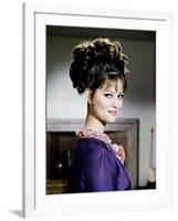 La Panthere Rose THE PINK PANTHER by BlakeEdwards with Claudia Cardinale, 1963 (photo)-null-Framed Photo