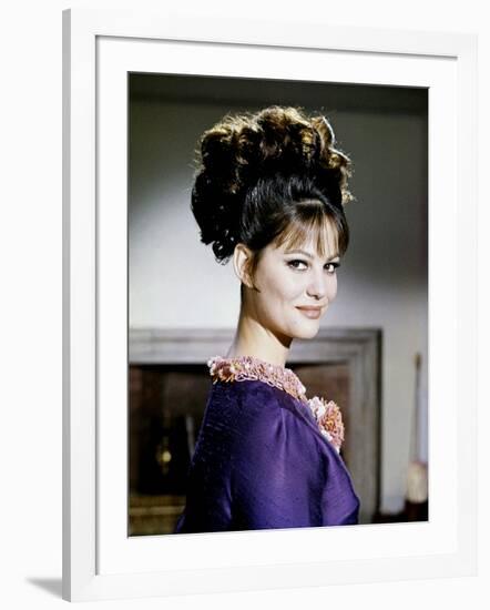 La Panthere Rose THE PINK PANTHER by BlakeEdwards with Claudia Cardinale, 1963 (photo)-null-Framed Photo