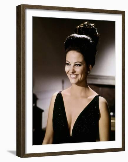 La Panthere Rose THE PINK PANTHER by BlakeEdwards with Claudia Cardinale, 1963 (photo)-null-Framed Photo