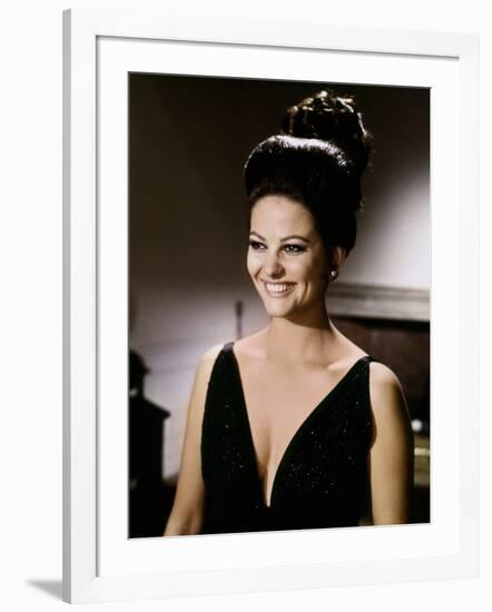 La Panthere Rose THE PINK PANTHER by BlakeEdwards with Claudia Cardinale, 1963 (photo)-null-Framed Photo