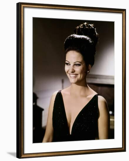 La Panthere Rose THE PINK PANTHER by BlakeEdwards with Claudia Cardinale, 1963 (photo)-null-Framed Photo