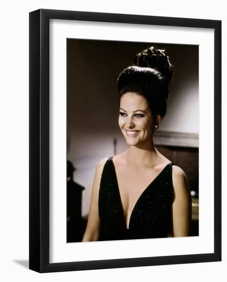 La Panthere Rose THE PINK PANTHER by BlakeEdwards with Claudia Cardinale, 1963 (photo)-null-Framed Photo