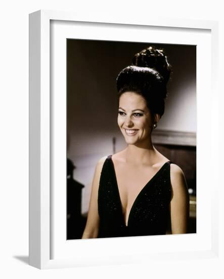 La Panthere Rose THE PINK PANTHER by BlakeEdwards with Claudia Cardinale, 1963 (photo)-null-Framed Photo