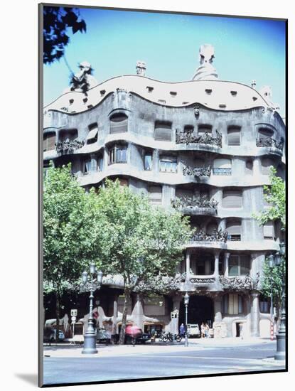 La Pedrera or Casa Mila, 1905-10-Antoni Gaudí-Mounted Giclee Print