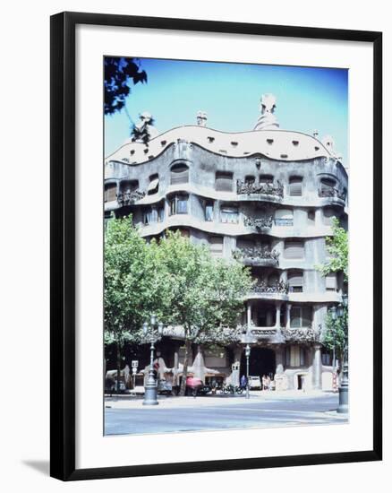 La Pedrera or Casa Mila, 1905-10-Antoni Gaudí-Framed Giclee Print