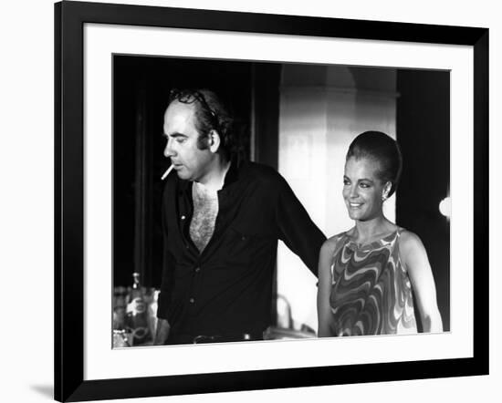 LA PISCINE, 1968 directed by JACQUES DERAY On the set, Jacques Deray (director) and Romy Schneider -null-Framed Photo